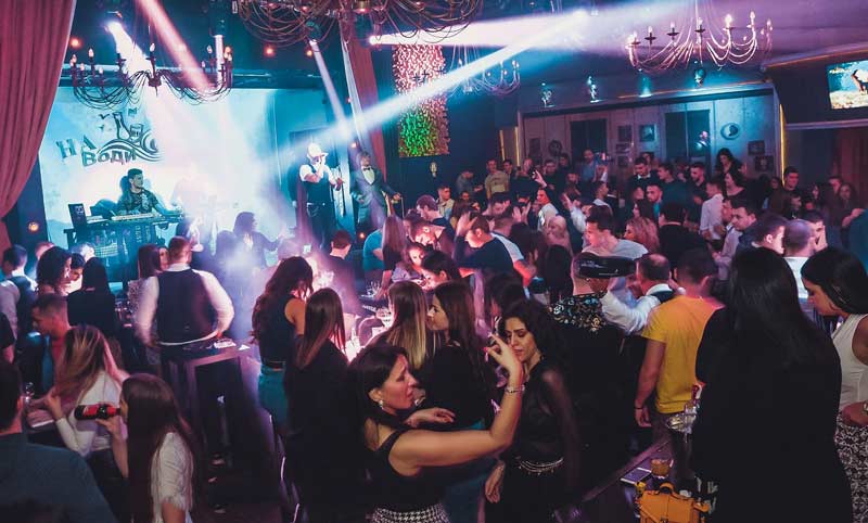 na vodi kafana